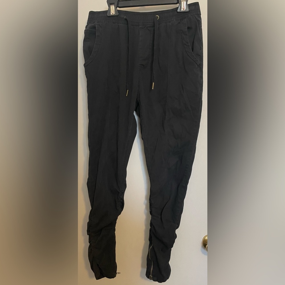 KUWALLATEE- Medium Black Pants